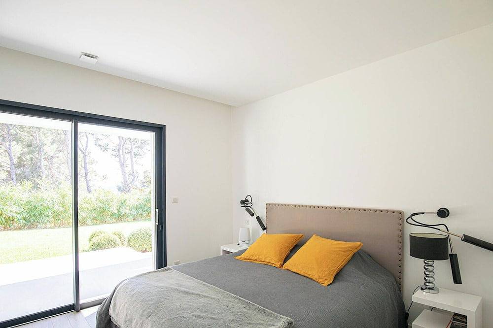 Contemporary Home Provence in Ventabren, Aix-en-Provence region