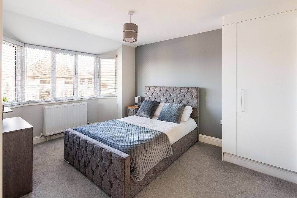 Luxury 4 bed 5 baths house ,free parking, wifi in Oxford, Oxfordshire