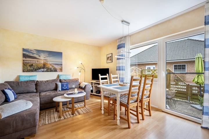 Ganze Wohnung, Nachhaltige Ferienwohnung "Meeresbrise" mit privater Terrasse, privatem Garten, Wlan und Wallbox in Brenkenhagen, Grömitz