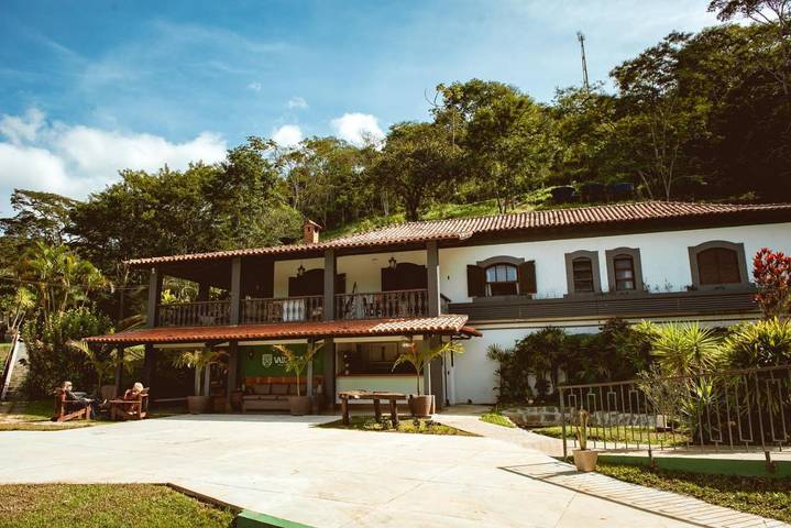 Casas e apartamentos de temporada para 4 pessoas, com jardim e piscina em Vassouras