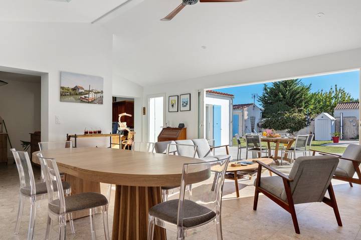 Chambre d'hôtes « Suite Les Plages » avec piscine, jardin partagés et Wi-Fi in La Brée-les-Bains, Côte de Beauté