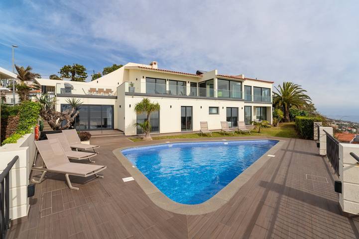 Ferienhaus für 8 Personen, mit Terrasse und Pool