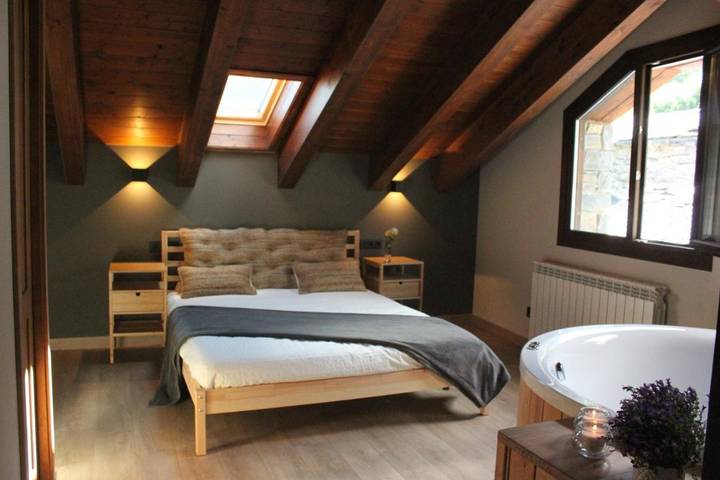 Apartamento para 6 personas, con Jacuzzi además de Terraza y Vistas en Sahún