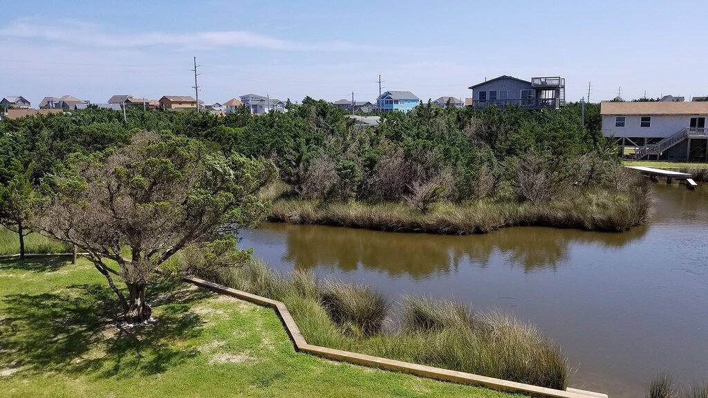 Ganze Wohnung, Kunstvoller Komfort zu Ehren der Seeleute und des Meeres in Avon (NC), Pamlico Sound