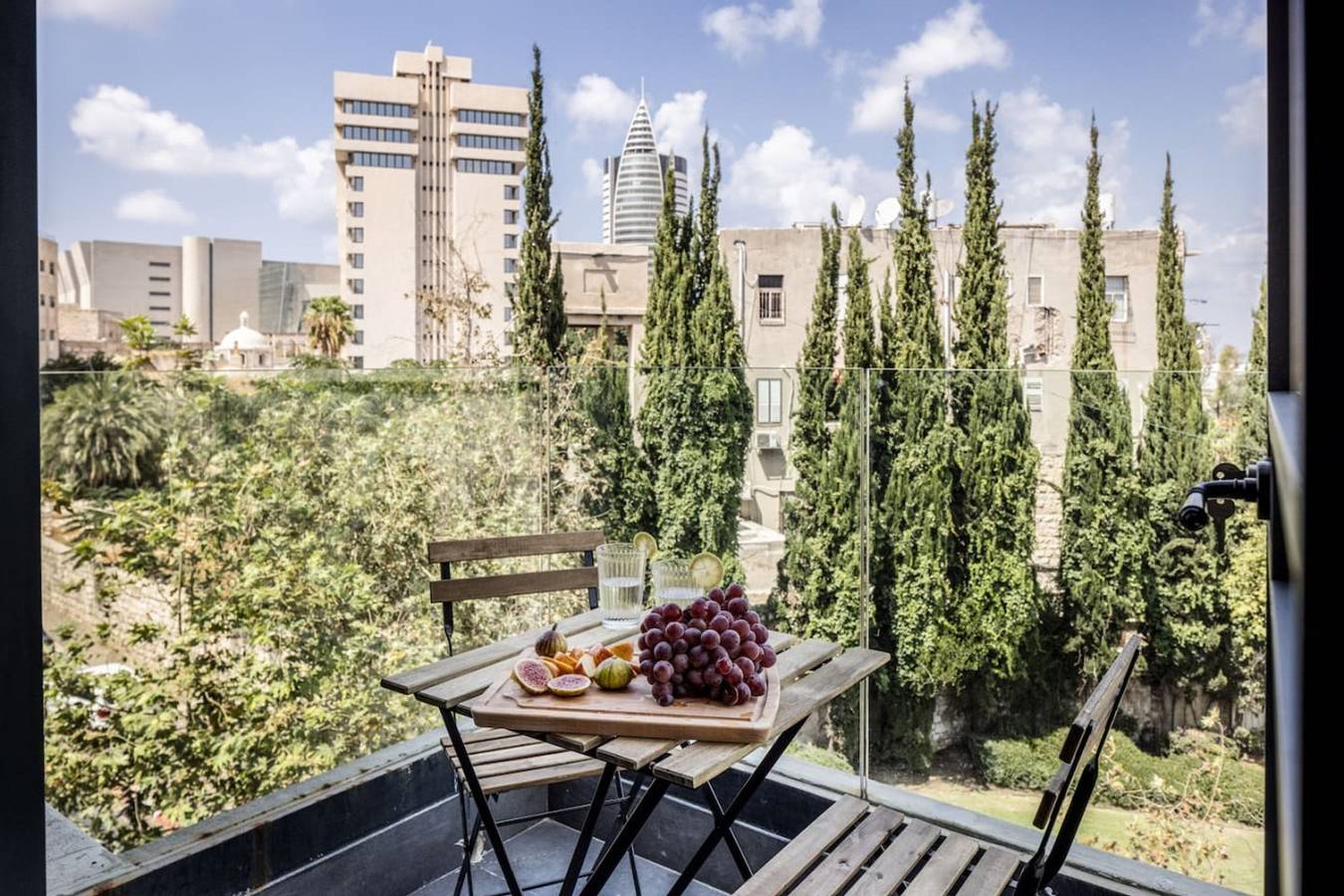 Geheel appartement, Old Charm & Modern Meets in Haifa by Sea N' Rent in Haifa, Haifa (district)