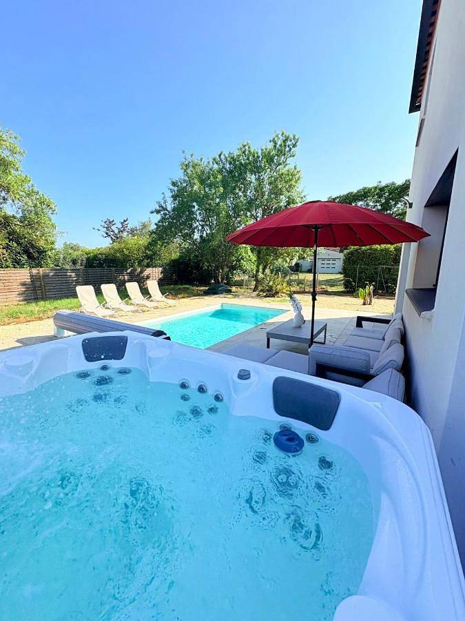 Villa für 8 Personen, mit Whirlpool und Pool sowie Garten - 1
