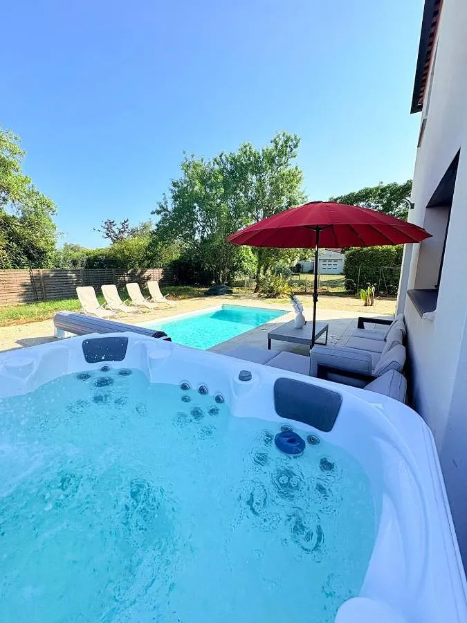Chalet para 8 personas, con jardín además de jacuzzi y piscina - 1