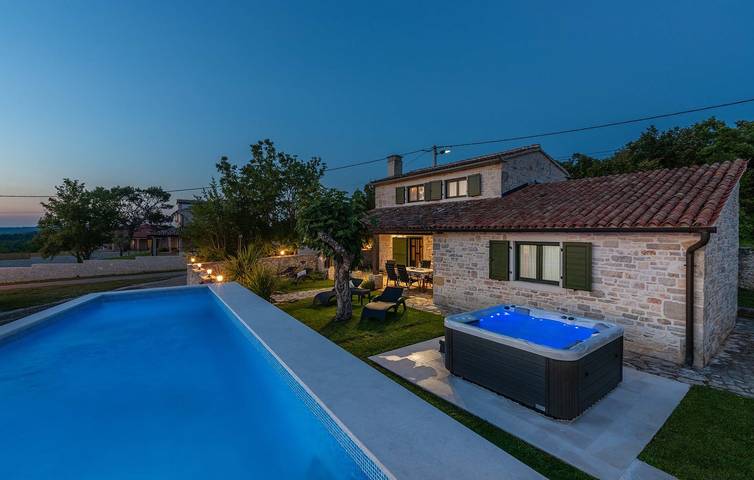 Villa pour 6 personnes, avec jardin et piscine à Kanfanar