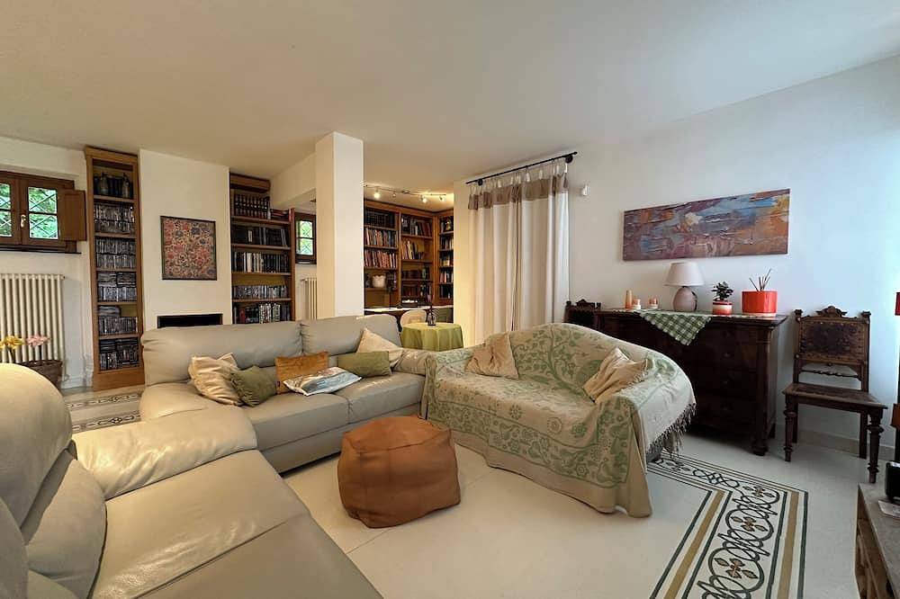 Villa Camilla 10P by Villasretreats, W/Pool, A/C, Speed Wifi, near 5 Terre in Sarzana, Regionaal Natuurpark Montemarcello-Magra-Vara