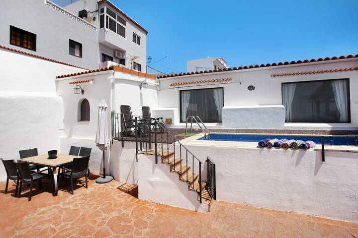 Haustierfreundliche Villa Varanski Vista mit Meer- und Bergblick, Pool, A/C, WLAN, Garten & Terrasse in San Miguel de Abona, Teneriffa Süd