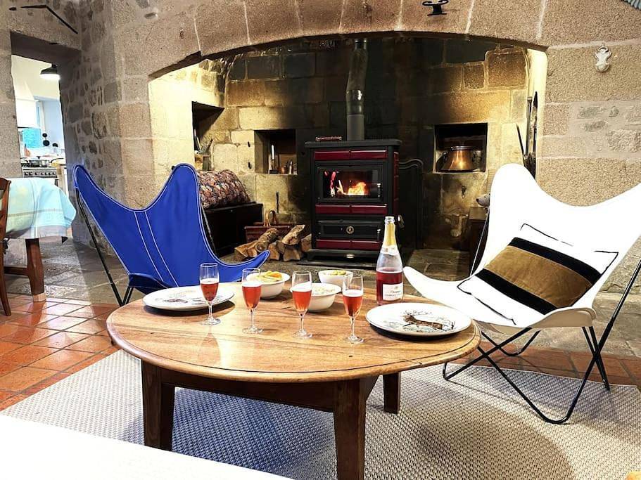 Six-Bedroom House in Saint-Étienne-Cantalès, Région d'Aurillac