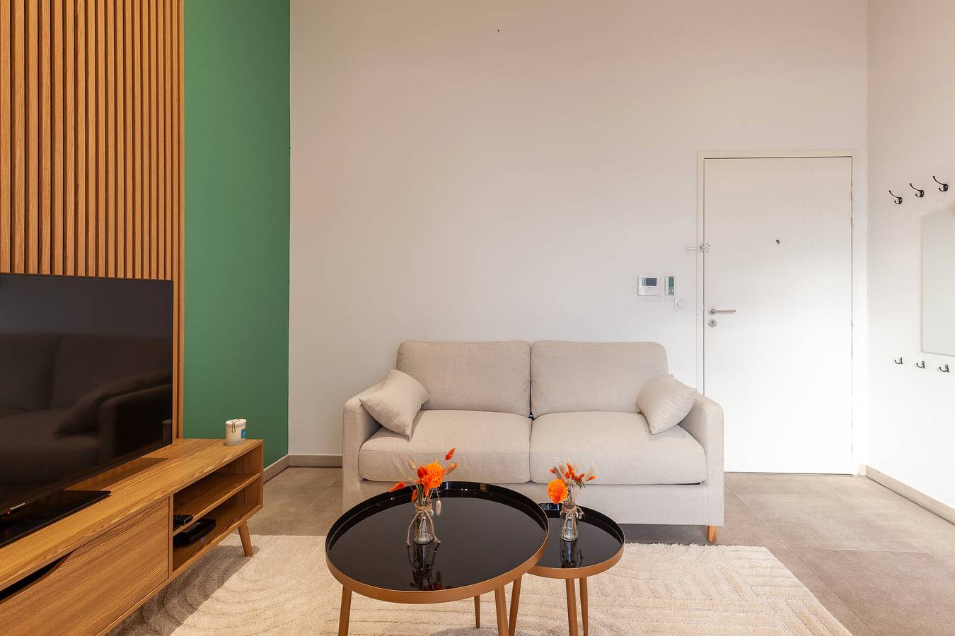 Entire apartment, Apartment 'Le Castel' with Private Terrace and Wi-Fi in Marseille, Marseille region