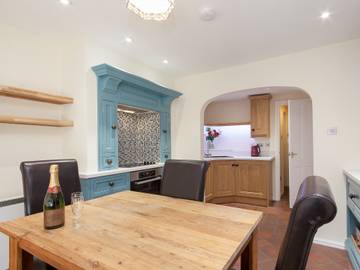 Log Cabin for 4 People in Salcombe, Devon, Photo 4