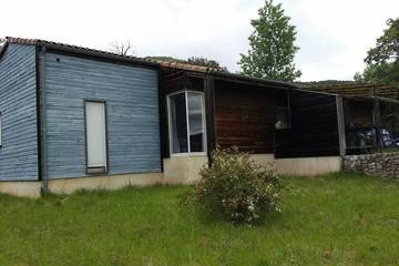 Gîte pour 8 personnes, avec jacuzzi et jardin à Monoblet