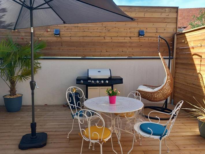 Gîte pour 4 personnes, avec terrasse dans Champs