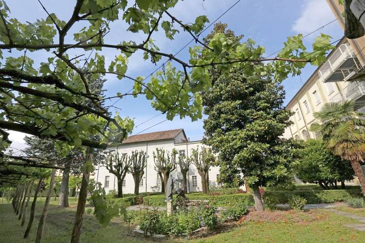BnB für 2 Personen, mit Garten in Alba