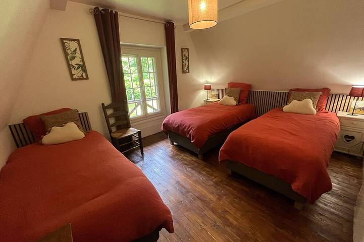 Gîte des 3 chênes : Nichée dans une clairière en plein parc régional du Vexin in Chambly, Oise