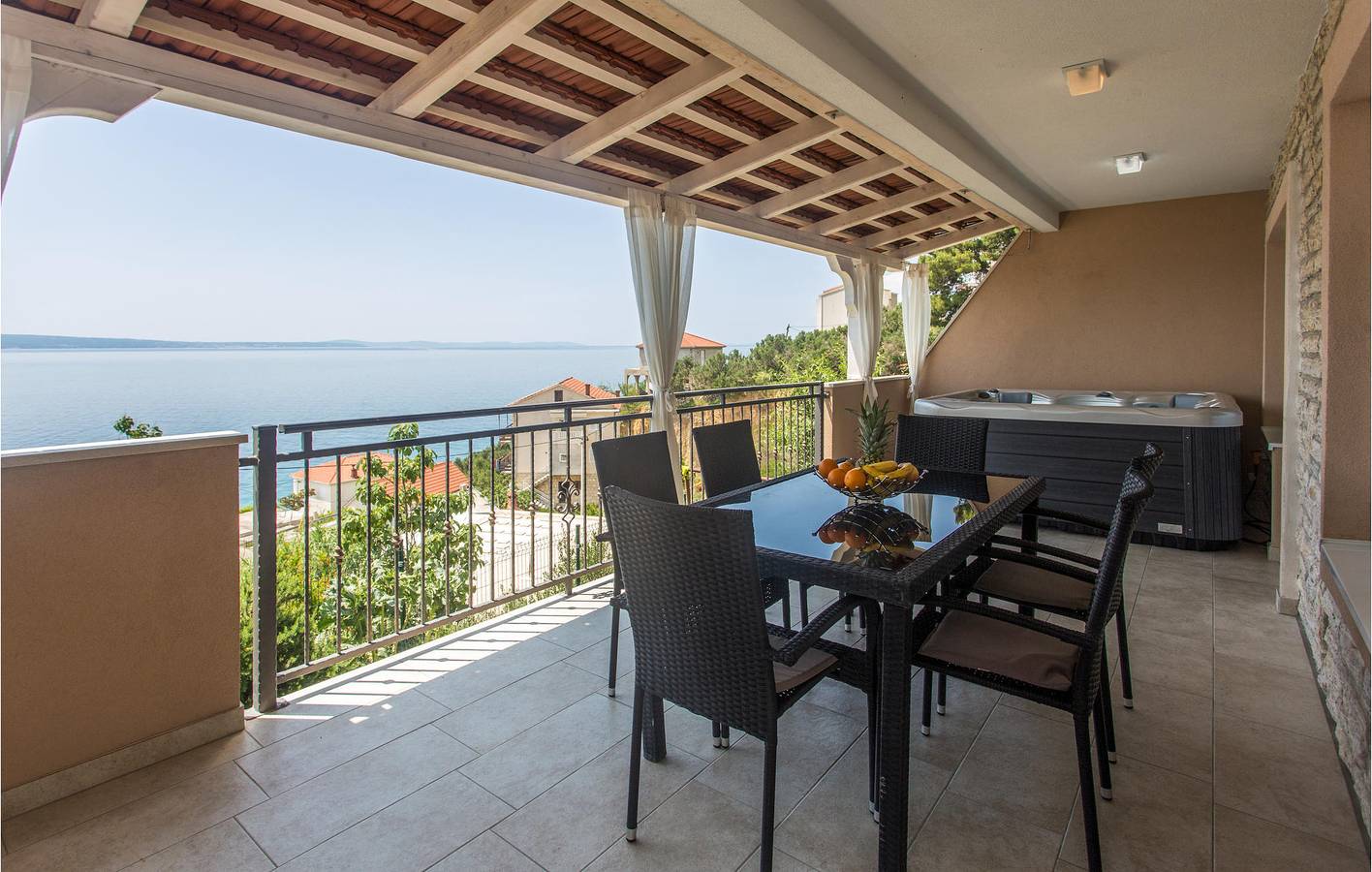 Ganze Ferienwohnung, Charmante Unterkunft, 1,5 km vom Strand entfernt: Gemütliches Apartment mit WLAN, Terrasse und Parkplatz in Jesenice, Split-Dalmatien