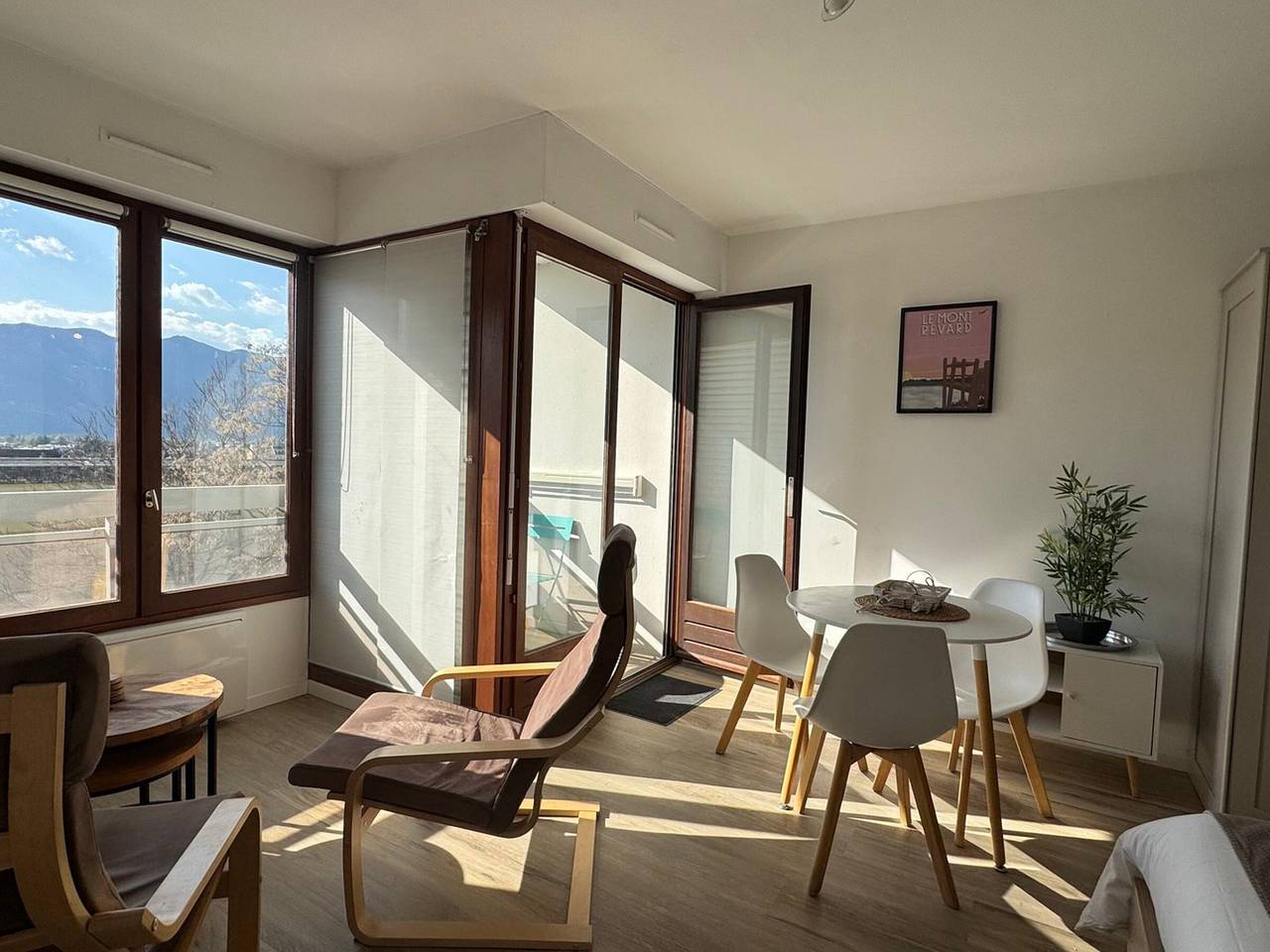 Ganzes Studio, Studio moderne et cosy, bien situé, vue montagne, wifi in Aix-les-Bains, Chambéry und Umgebung