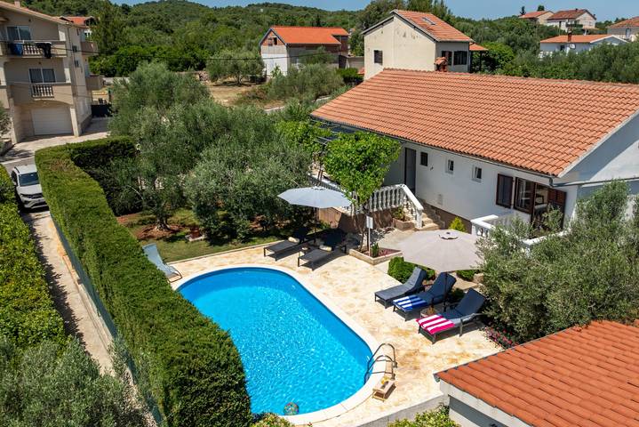 Ferienhaus für 8 Personen, mit Garten und Balkon