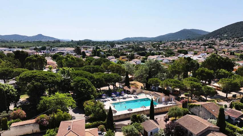 Camping pour 6 personnes, avec Terrasse et Piscine