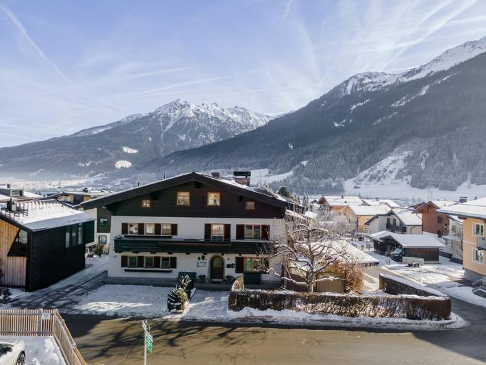 Ferienwohnung für 8 Personen, mit Terrasse in Neukirchen am Großvenediger