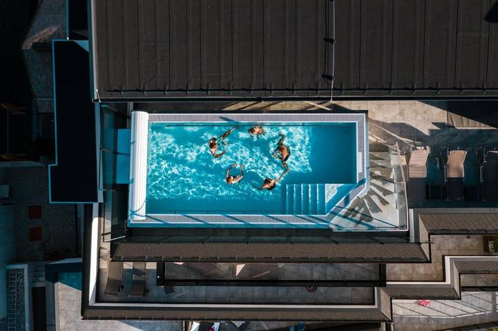 Hôtel pour 6 personnes, avec piscine et sauna ainsi que vue et terrasse, animaux acceptés