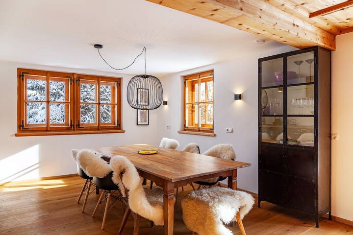 Entire apartment, Holiday Apartment 'Chalet Flocke - Sternschnuppe' with Mountain View, Balcony and Wi-Fi in Lechtal Alps, Sankt Anton am Arlberg