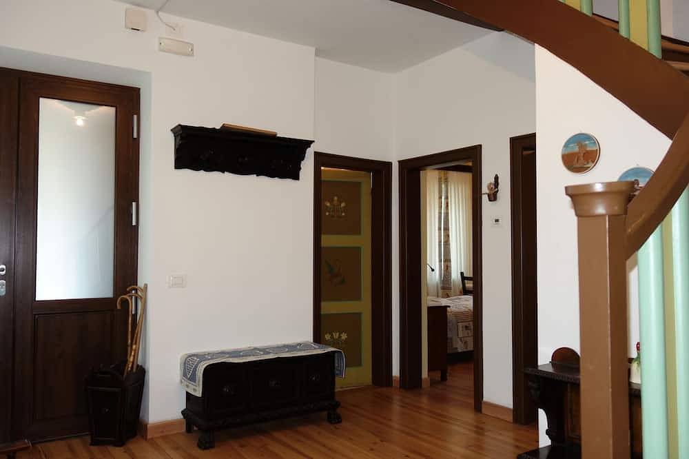 Villa-Familiar-Baño privado-Vista a la Montana in Varena, Ville di Fiemme