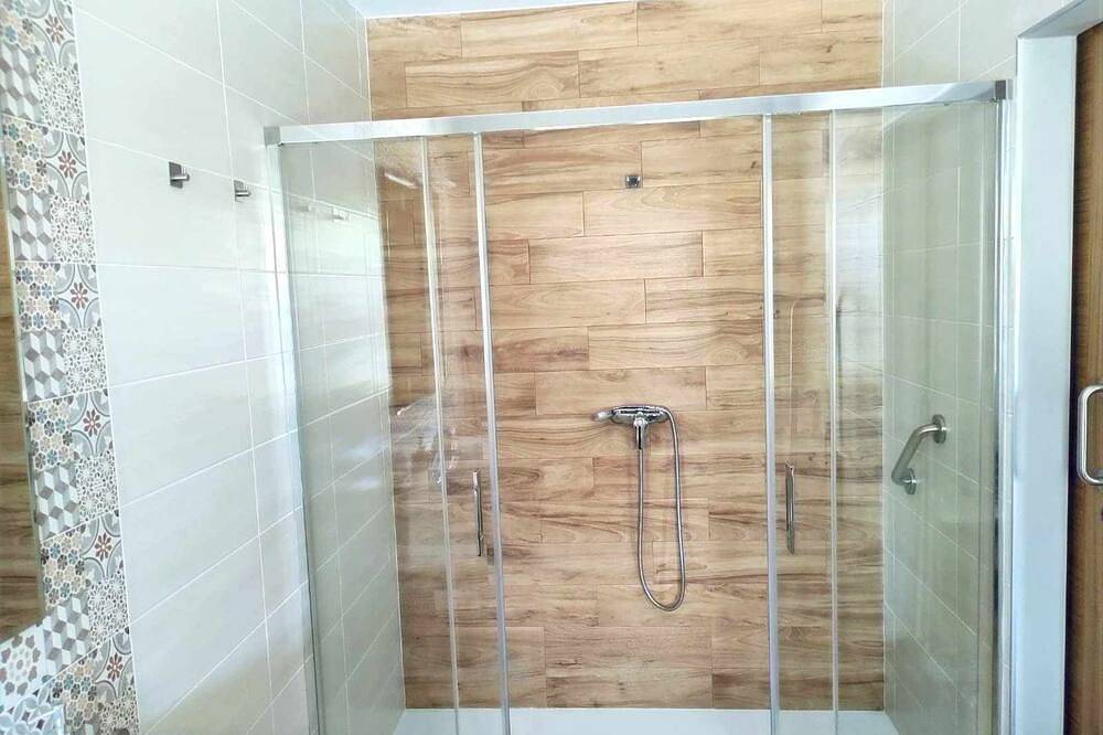 Apartamento entero, Apartamento 5:Diseño moderno, con piscina y jardín in Tapia de Casariego, Costa Verde