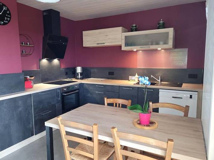 Location de vacances pour 6 personnes, avec Terrasse ainsi que Jardin et Vue dans Chamesol