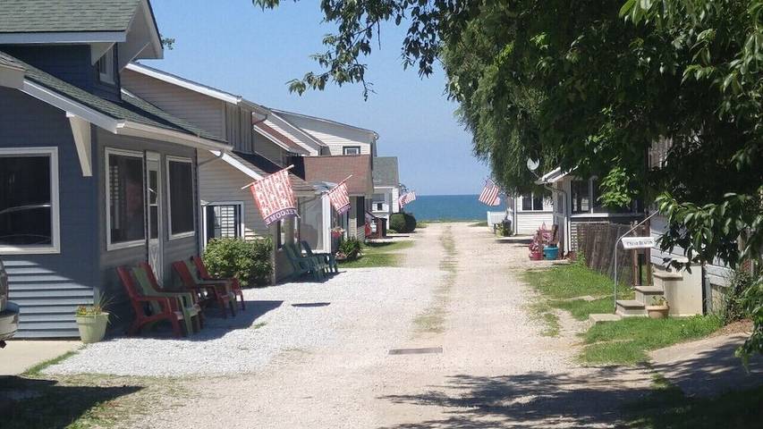 Cottage for 10 people, with terrace and yard in Geneva-on-the-Lake