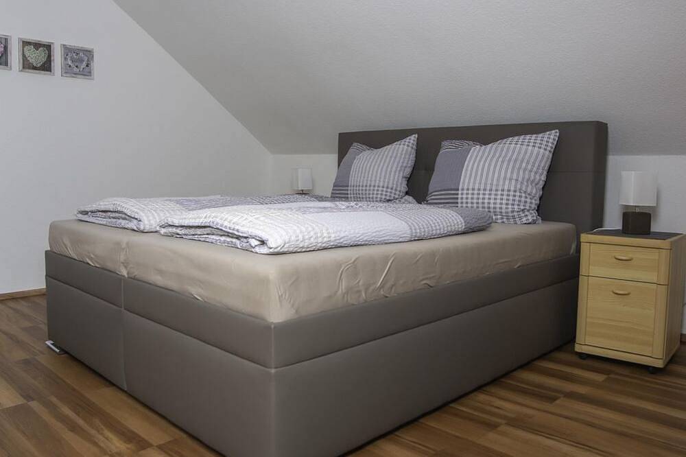 Ganze Wohnung, Ferienwohnung Grauschiefer - Weinstube Ferienwohnungen Johann Benzschawel in Irsch, Landkreis Trier-Saarburg