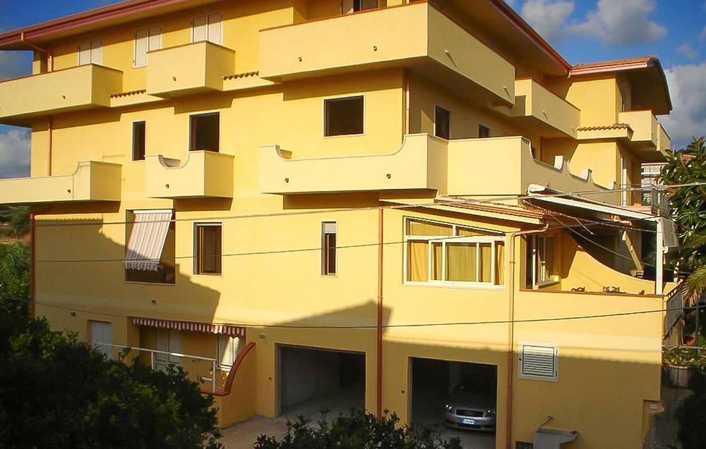 Appartement de vacances entier, Appartement confortable avec piscine, près du bord de mer et des restaurants à Santa Maria in Trotta, Province de Vibo Valentia