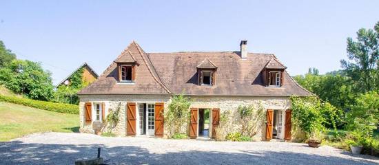 Gîte pour 8 personnes, avec jardin à Thenon