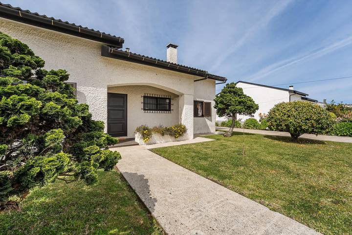 Maison de vacances pour 10 personnes, avec Terrasse ainsi que Jardin et Piscine à Esposende