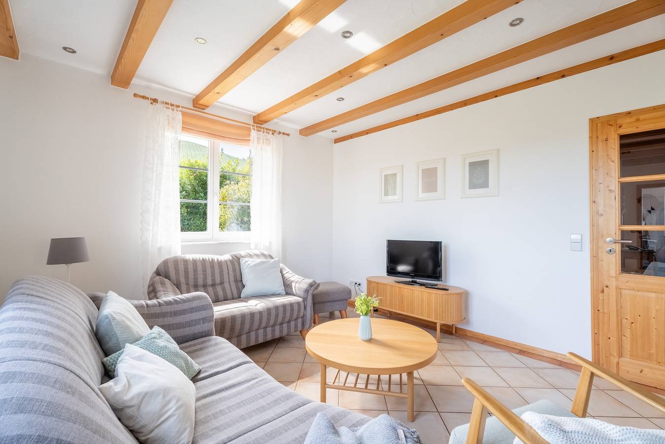 Ganze Wohnung, Ferienhaus Hofgut Wörner - Fewo Erdgeschoss / Kneippen / Weinreben / Terasse / Weingut in Durbach, Mittlerer Schwarzwald