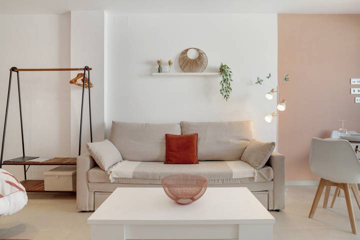 Comfortable Studio "The Stairs" – Excellent Location, Perfect for Couples in Playa de Los Lances, Tarifa