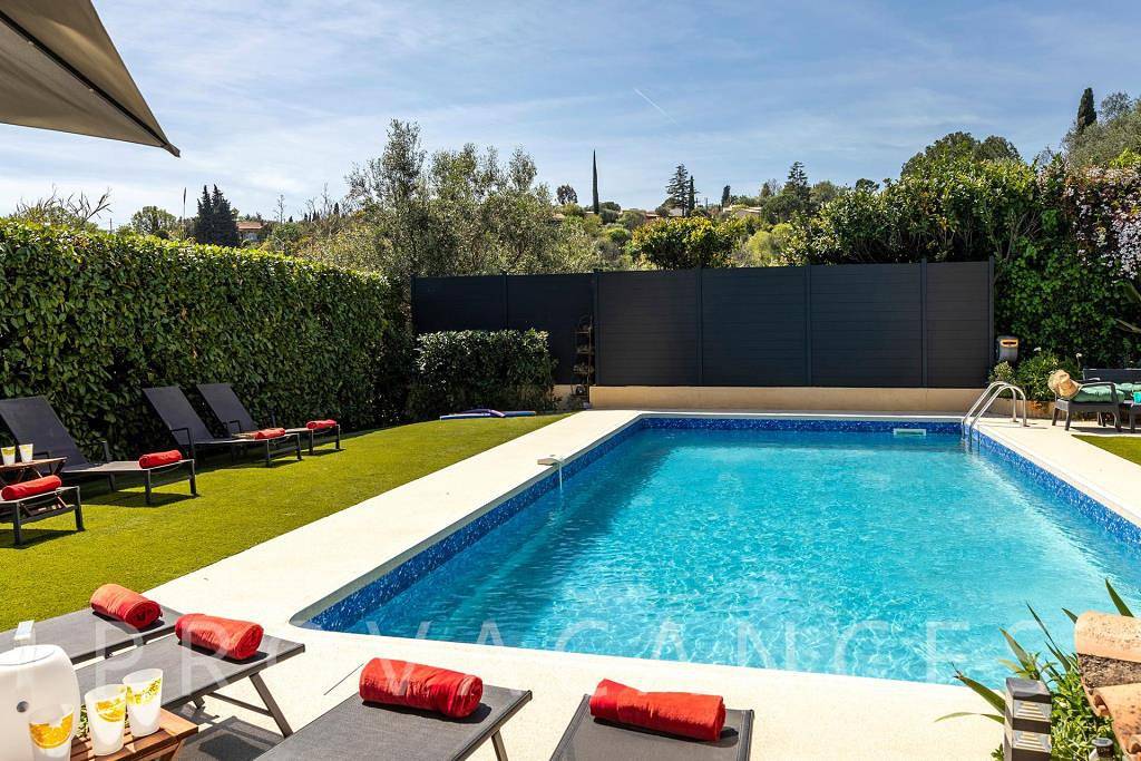 Lovely holiday home with pool in Le Rouret in Le Rouret, Région de Cannes