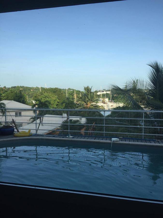 Maison d’hôte pour 3 personnes, avec piscine ainsi que jardin et vue