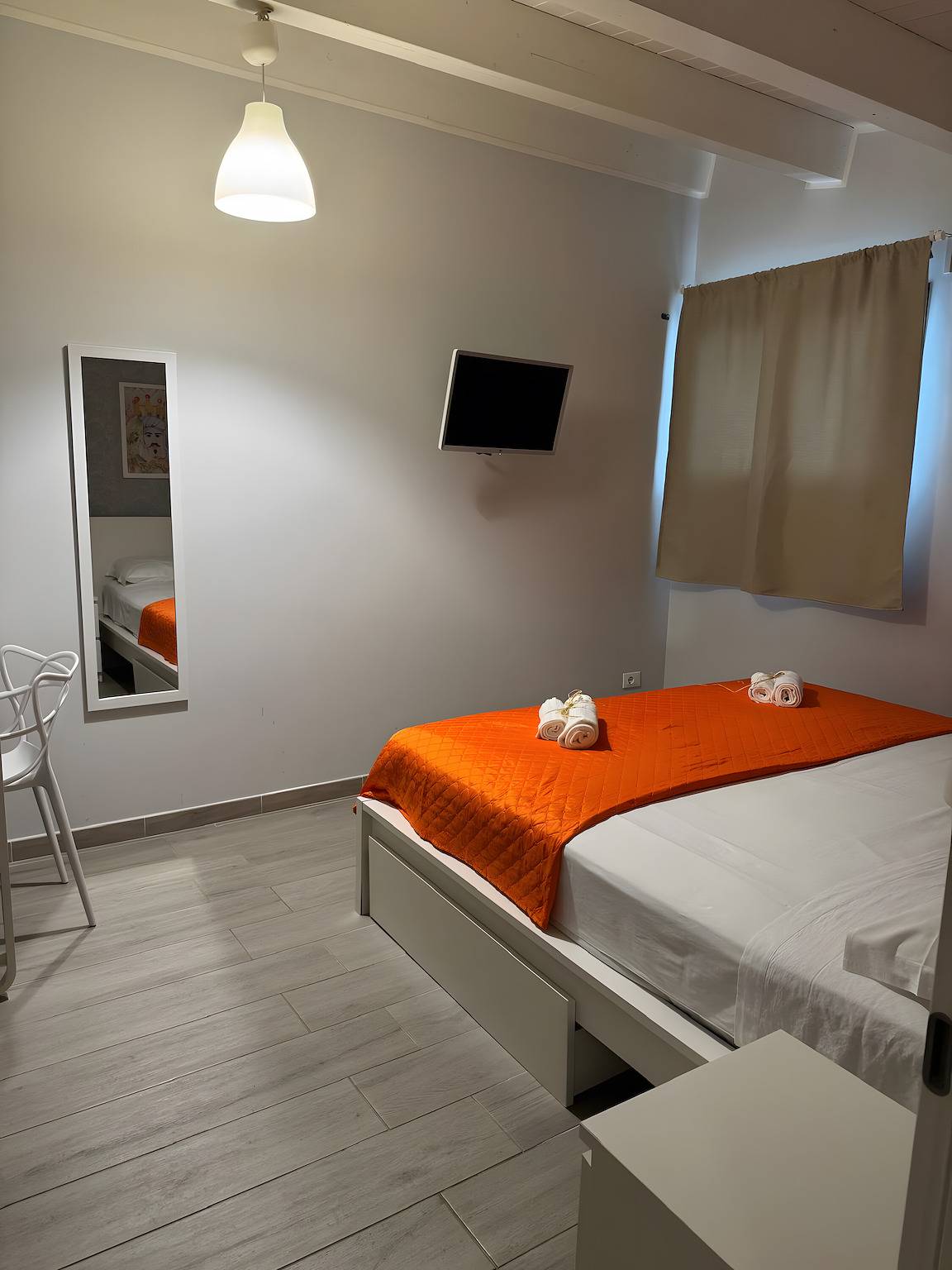 Room 111 "Le Saline Rooms Marzamemi" with Wi-Fi and Air Conditioning in Marzamemi, Pachino