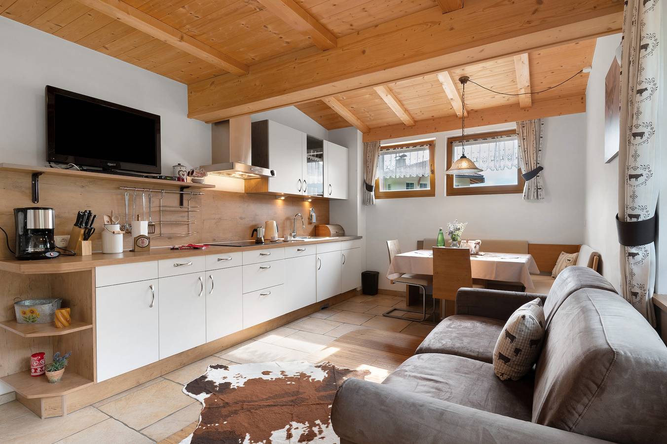 Ganze Wohnung, Ferienwohnung 'Untertalhof Fewo Berganemone' mit Bergblick, Gemeinschaftsgarten und Wi-Fi in Kastelruth, Dolomiti Superski