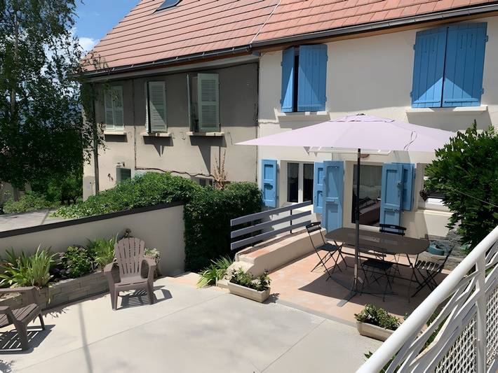 Gîte pour 5 personnes, avec terrasse et jardin