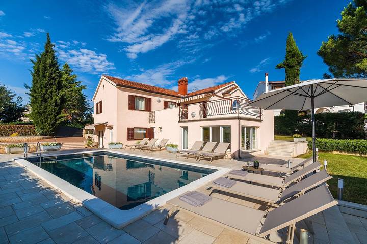 Villa für 11 Personen, mit Garten und Pool sowie Sauna und Balkon - 1