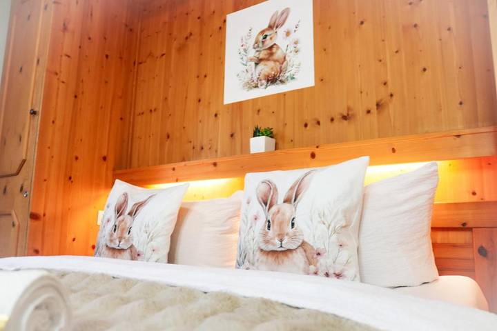 Maison d’hôte pour 2 personnes, avec piscine ainsi que sauna et balcon