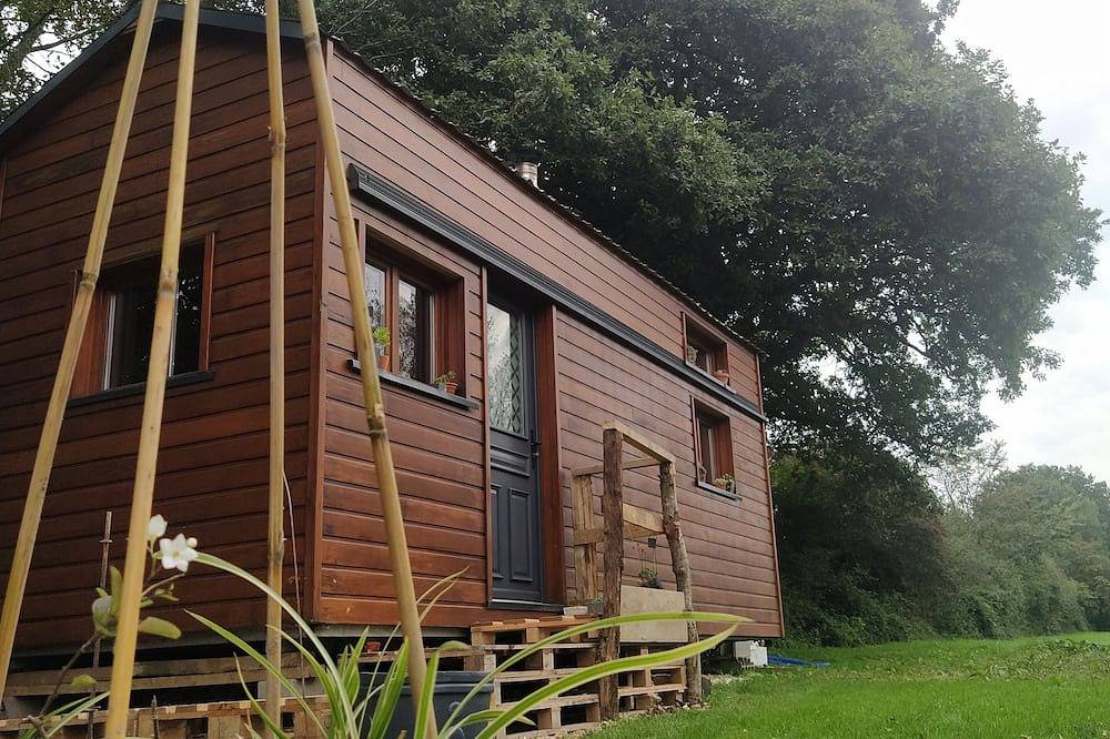 Nature getaway in a Tiny House at 4 km Beach in Les Moitiers-d'Allonne, Côte de la Déroute