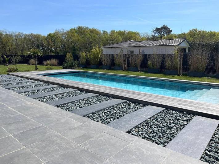 Gîte pour 2 personnes, avec vue et terrasse ainsi que jardin et piscine, animaux acceptés à Soussans - 3