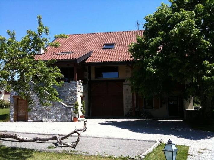 Gîte pour 5 personnes, avec vue et jardin à Larringes