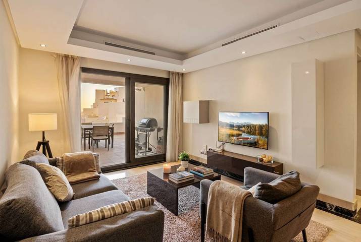 Ganze Wohnung, Beachfront Bahia La Plata by Costarentals in Reinoso, Estepona