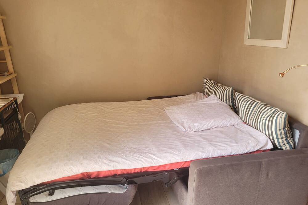 Chambre accès direct grande piscine-Coin cuisine-Parking-Aircon-Jardin in Talence, Bordeaux region